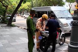 Tăng cường xử lý dừng, đỗ sai quy định tại trung tâm Hà Nội