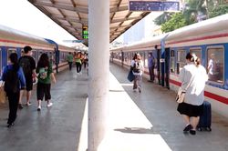 Đường sắt giảm sâu giá vé nhiều chặng đi miền Trung
