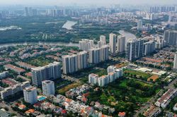 Doanh nghiệp BĐS lợi nhuận tăng, dòng tiền vẫn chịu áp lực
