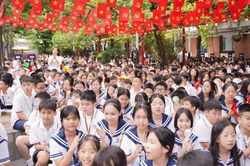 Học sinh Hà Nội náo nức bước vào năm học mới