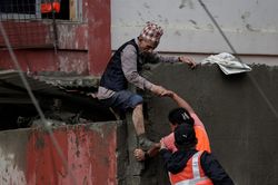 Tin nóng thế giới hôm nay 6/9: Hai người sống sót sau 10 ngày lũ quét ở Nepal