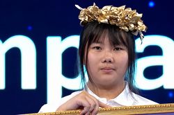 Dẫn đầu 4 vòng, nữ sinh Hà Nội giành vòng nguyệt quế tuần Olympia với 265 điểm