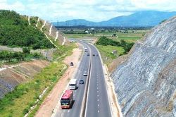 Đề xuất mở rộng hơn 350km cao tốc Bắc - Nam lên 6 làn xe