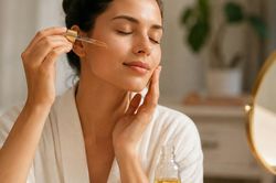 7 loại dầu tự nhiên giúp chăm sóc da mùa thu