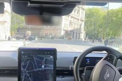 Dịch vụ taxi tự lái đầu tiên ra mắt tại London