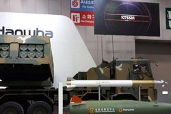 Pháo phản lực K239 Chunmoo Hàn Quốc đánh bại HIMARS Mỹ trong cuộc đối đầu trực diện