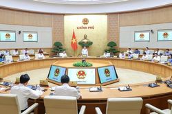 Chính phủ yêu cầu quyết liệt thúc đẩy tăng trưởng, tăng tốc giải ngân đầu tư công