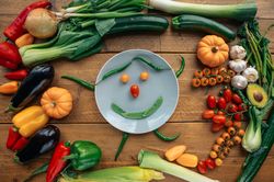Những thực phẩm nên ăn và hạn chế để phòng ung thư dạ dày