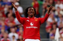 Màn thay người bị chỉ trích của HLV Carrick