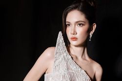 Em gái Đặng Văn Lâm ghi điểm với váy cưới