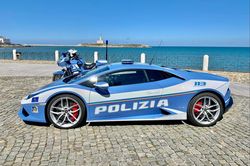 Trước Temerario, cảnh sát Italy đã sử dụng siêu xe Lamborghini nào?