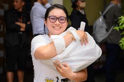 Ngày đầu của năm học mới, phụ huynh TP.HCM vẫn xếp hàng dài mua SGK
