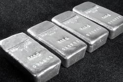Sáng 7/9, giá bạc thế giới tiếp tục giảm