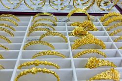 Giá vàng ngày 7/9: Thế giới, trong nước chưa dừng đà giảm