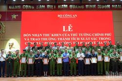 Khen thưởng các tập thể và cá nhân có thành tích xuất sắc trong công tác phòng, chống tội phạm về ma túy