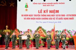 Nhà máy Z121 (Tổng cục Công nghiệp Quốc phòng) đón nhận Huân chương Bảo vệ Tổ quốc hạng Nhất