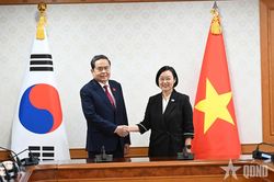 Chủ tịch Quốc hội Trần Thanh Mẫn hội kiến Thủ tướng Hàn Quốc Han Seong Sook
