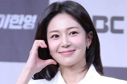 Chuyện tình xa cách xuyên Canada của 'Ác nữ mang gương mặt thiên thần xứ Hàn' Baek Jin Hee