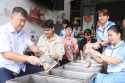 Tiệm cơm xoay vòng, lan tỏa yêu thương
