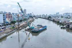 Tìm giải pháp xử lý, tận dụng bùn nạo vét: Hàng triệu mét khối bùn 'níu chân' dự án trọng điểm