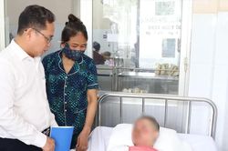 Thăm hỏi, hỗ trợ nạn nhân vụ cháy tại phường Đông Hưng Thuận