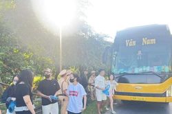 CSGT Phú Thọ phát hiện xe khách chở 48 người trên xe thiết kế 22 chỗ