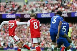 Arsenal thắng ngược Chelsea