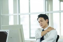 Hai thay đổi nhỏ giúp dân văn phòng thoát nỗi lo bệnh cột sống