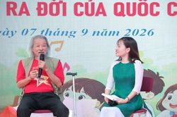 Con trai cố nhạc sĩ Văn Cao giao lưu với học sinh Trường Tiểu học Bùi Quốc Khái