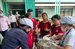TPHCM: Lo 'sốt vó' vì con chưa được học bán trú