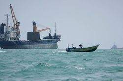 Iran lập 'vùng cấm' ngoài eo biển Hormuz; Mỹ tố Tehran nói dối