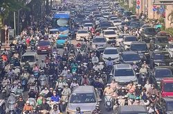 Kẹt cứng nhiều tuyến phố Hà Nội ngày đầu học sinh đến trường sau khai giảng