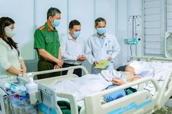 Lãnh đạo Đồng Nai thăm nạn nhân sống sót duy nhất sau vụ thảm sát