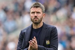 Michael Carrick bác bỏ cáo buộc MU khởi đầu tệ