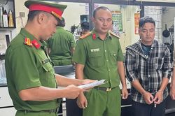 Lời khai của nhóm đối tượng dùng còng số 8 khống chế người, ép viết giấy nợ