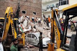 Gia tăng số người thiệt mạng trong vụ sập tòa nhà tại New Delhi