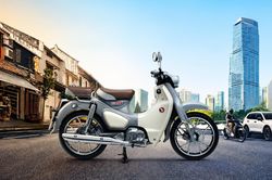 Honda Super Cub mới giá gần 90 triệu đồng