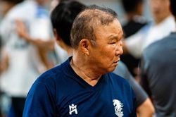 CĐV Thái Lan phản ứng khi HLV Park Hang Seo bị phạt