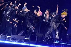 BIGBANG và màn thị uy của một 'huyền thoại sống' trên đất Mỹ sau 9 năm
