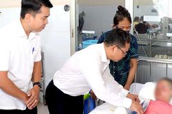 Lãnh đạo Ủy ban MTTQ Việt Nam TPHCM thăm và hỗ trợ nạn nhân vụ hỏa hoạn tại phường Đông Hưng Thuận