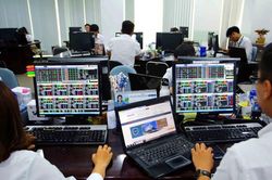 VN-Index đảo chiều mạnh, loạt công ty chứng khoán cảnh báo nhịp chỉnh