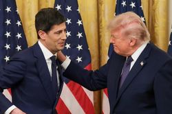 Tổng thống Trump gia tăng sức ép lên Fed trước cuộc họp vào tuần tới
