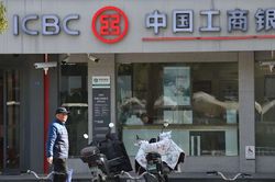 Trung Quốc bơm hơn 50 tỷ USD vào hệ thống tài chính