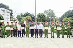 Khen thưởng Công an phường Long Thành trong chuyên án triệt phá đường dây tội phạm ma túy
