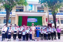 Tăng cường tuyên truyền, nhắc nhở học sinh chấp hành an toàn giao thông