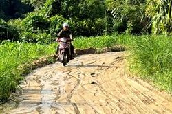 Người dân Nậm Đét mong sớm sửa chữa tuyến đường vào thôn