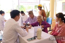 Chắp cánh ước mơ trở thành bác sĩ