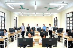 Thắp sáng mái trường – Đồng hành cùng em đến trường