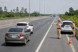 Lái xe trên cao tốc: Những kỹ năng không thể chủ quan