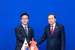 Chủ tịch Quốc hội Trần Thanh Mẫn tiếp Chủ tịch Đảng Dân chủ đồng hành Kim Min Seok